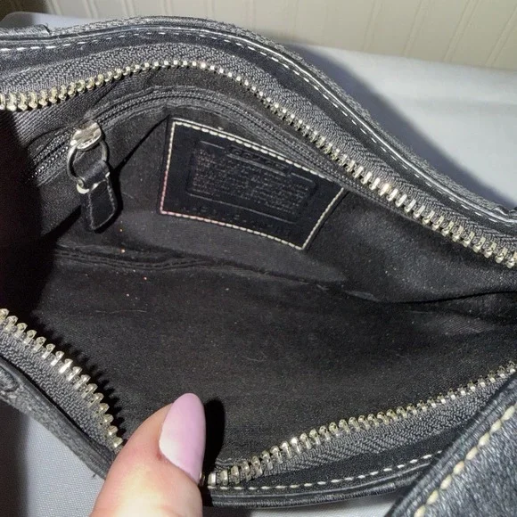 Vintage Coach Mini Black Signature C Hampton Hobo Clip Shoulder Hand Bag Purse - Picture 4 of 13